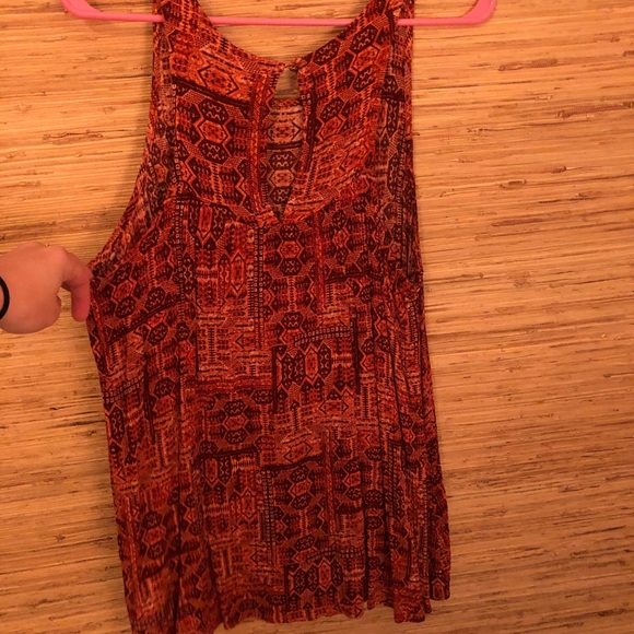 Red tank - Picture 2 of 2